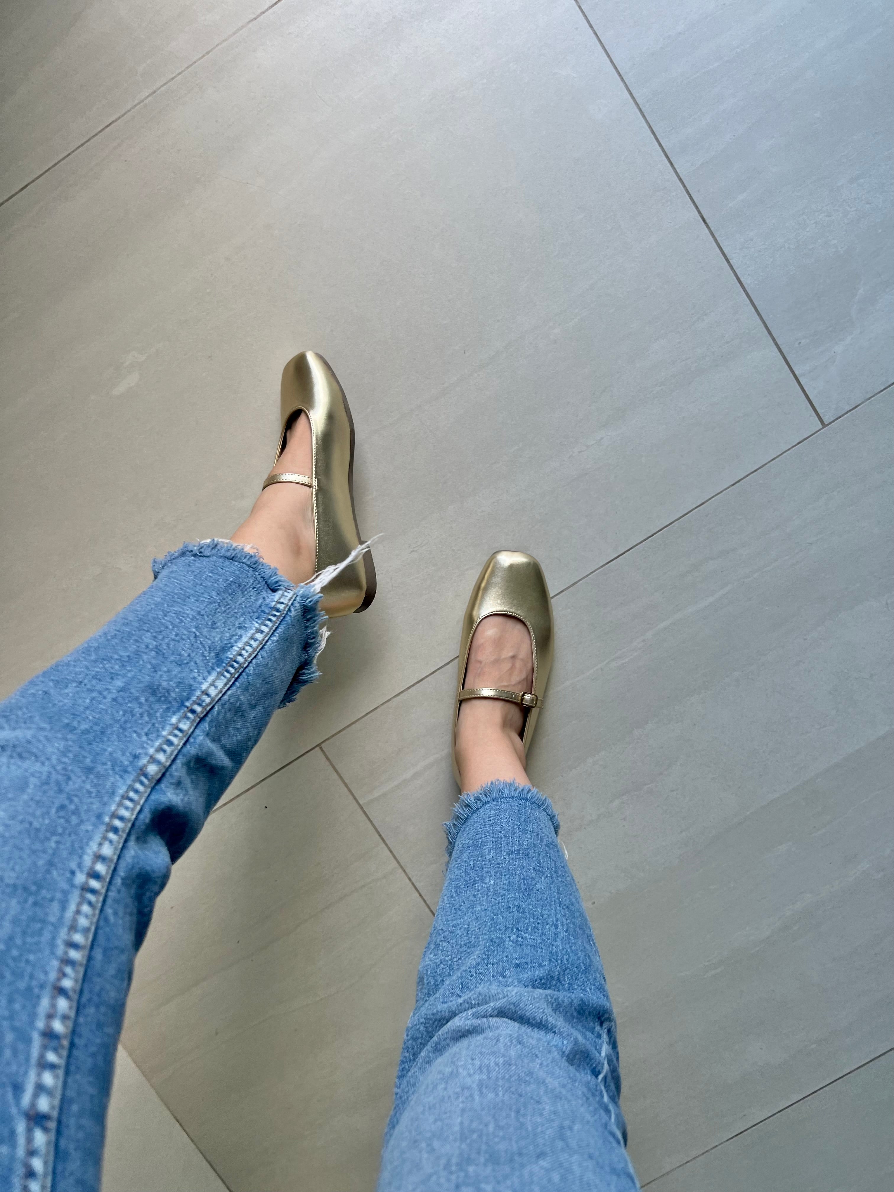 zapatilla piso dorado